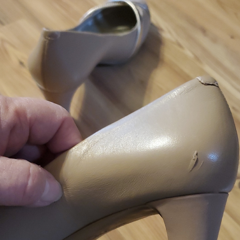 Easy Spirit Women's Cream and Silver Heels - Picture 3 of 6